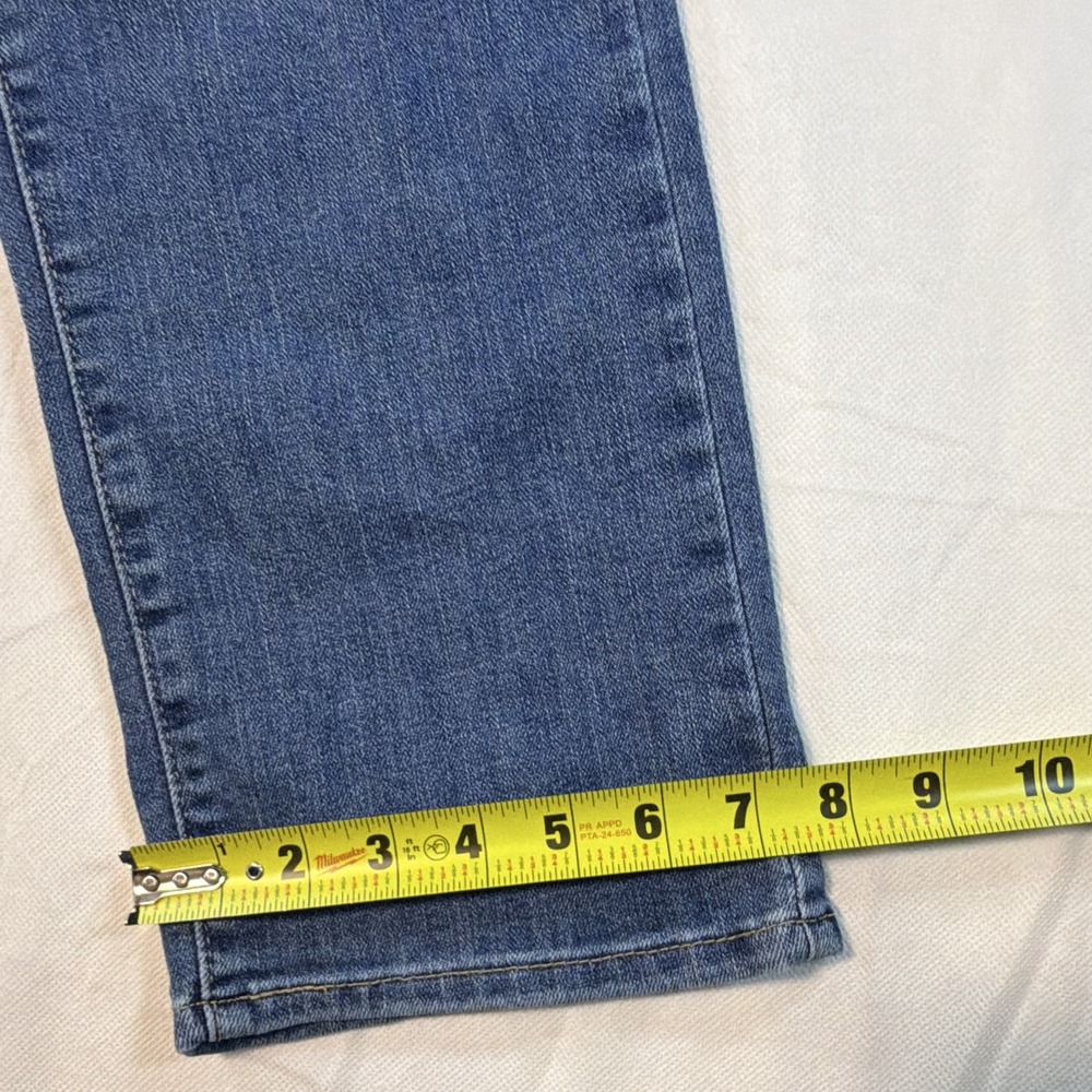 Levi Strauss Signature Women's 8 Mid-Rise Straight Stretch Medium Wash Classic - Picture 15 of 15
